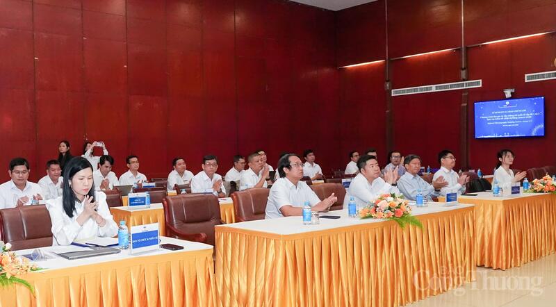 Đại biểu tham dự sự kiện.