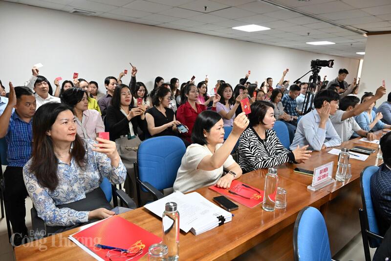 Trong nhiệm kỳ 2020 - 2025, Liên Chi hội Nhà báo Báo Công Thương luôn xác định công tác xây dựng, củng cố tổ chức hội là nhiệm vụ nền tảng, có ý nghĩa quyết định đến chất lượng, hiệu quả hoạt động của Liên Chi hội. Ảnh: Cấn Dũng