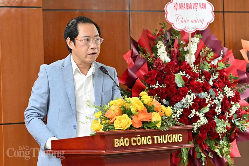 Chùm ảnh: Đại hội Liên Chi hội Nhà báo Báo Công Thương lần thứ III - 8