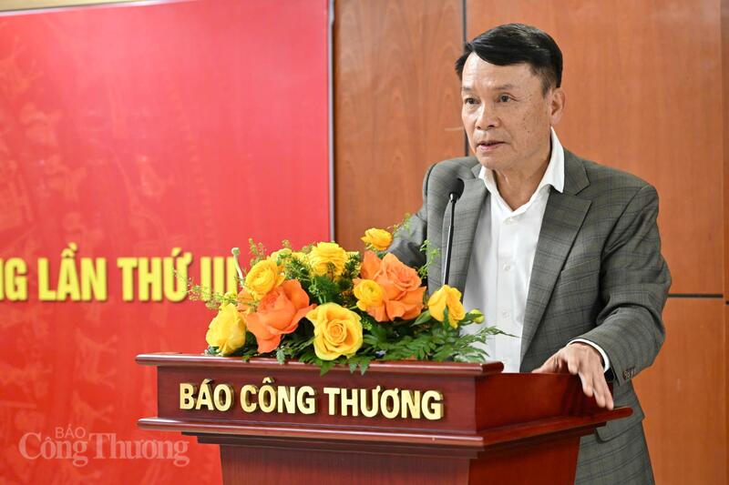 Nhà báo Nguyễn Đức Lợi - Phó Chủ tịch Thường trực Hội Nhà báo Việt Nam phát biểu tại Đại hội Liên Chi hội Nhà báo Báo Công Thương lần thứ III, nhiệm kỳ 2026 - 2031. Ảnh: Cấn Dũng