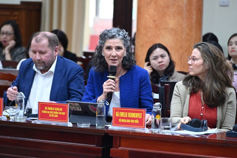 Các Đại sứ Bắc Âu nhấn mạnh, phân cấp trong kỷ nguyên số không chỉ là chuyển giao thẩm quyền mà còn là củng cố niềm tin của công chúng, nâng cao trách nhiệm giải trình và chất lượng dịch vụ.