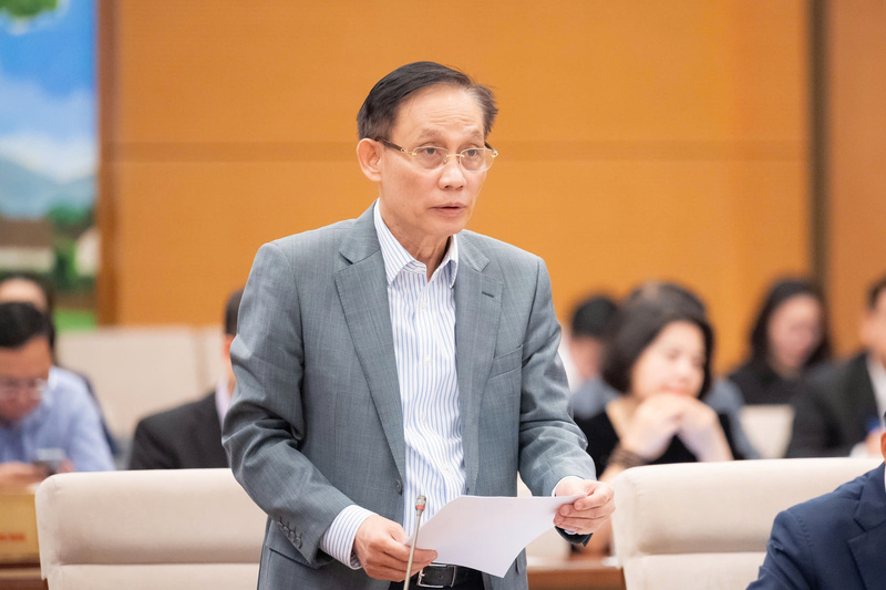 Bộ trưởng Bộ Ngoại giao Lê Hoài Trung trình bày Tờ trình