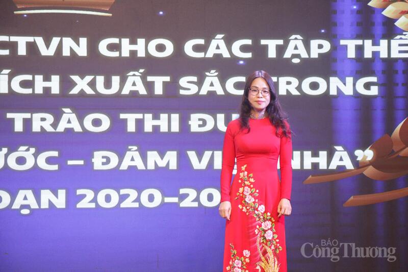 Chị Sa Thị Hải Vân - Trưởng ban Nữ công Công đoàn Công ty Supe Lâm Thao. Ảnh: Phương Cúc