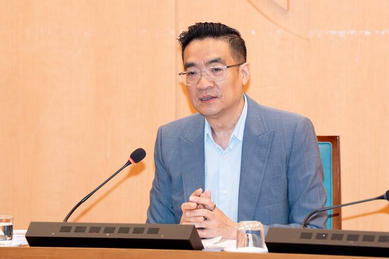 Giám đốc Sở Quy hoạch Kiến trúc Hà Nội Nguyễn Trọng Kỳ Anh cung cấp thông tin với đại diện các xã, phường tại hội nghị. Ảnh: TN