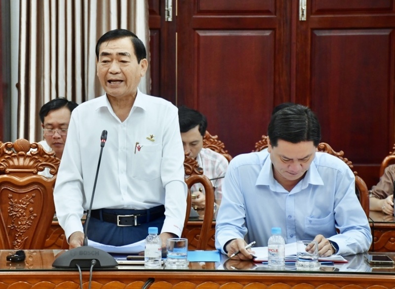 Đại diện hợp tác xã trao đổi ý kiến tại buổi làm việc