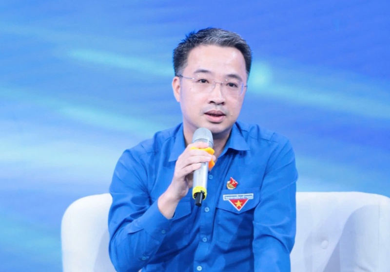 Bí thư Trung ương Đoàn, Chủ tịch Hội Liên hiệp Thanh niên Việt Nam Nguyễn Tường Lâm trao đổi tại diễn đàn. Ảnh: Tuấn Minh