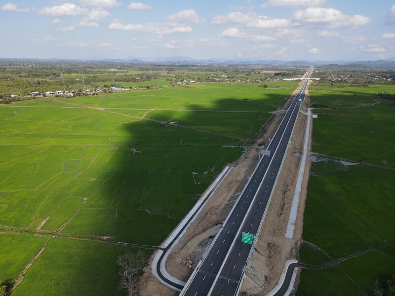 Dự án thành phần 3, thuộc dự án Cao tốc Khánh Hoà - Buôn Ma Thuột. Ảnh: Vũ Long.