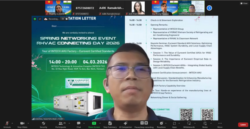 Đại diện công ty Intech Group đặt câu hỏi cho bang Karnataka