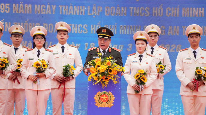 Trung tướng Nguyễn Thanh Tùng, Giám đốc Công an TP Hà Nội phát biểu tại lễ tuyên dương. Ảnh: Minh Hà