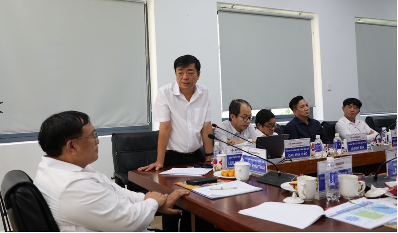 Ông Lưu Ngọc Mai Phi, Chủ tịch HĐQT AVC báo cáo tại buổi làm việc. Ảnh: Bình An