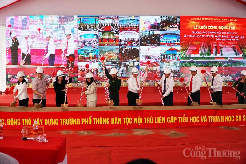 Phó Thủ tướng Chính phủ Hồ Quốc Dũng cùng lãnh đạo tỉnh, sở ngành Đắk Lắk làm lễ động thổ dự án trường liên cấp.