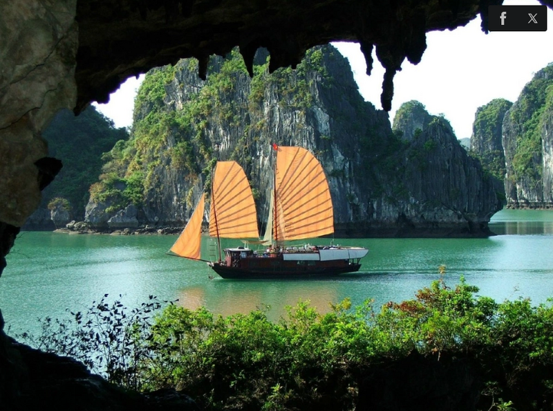 Vịnh Hạ Long hiện lên như một kiệt tác thiên nhiên với làn nước xanh ngọc và hàng nghìn đảo đá vôi trải dài phủ thảm thực vật nhiệt đới. Nguồn: Tripadvisor