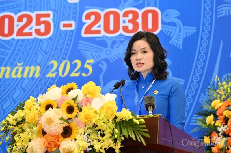 Bà Lê Thị Đức - Phó Chủ tịch Công đoàn Công Thương Việt Nam. Ảnh: Cấn Dũng