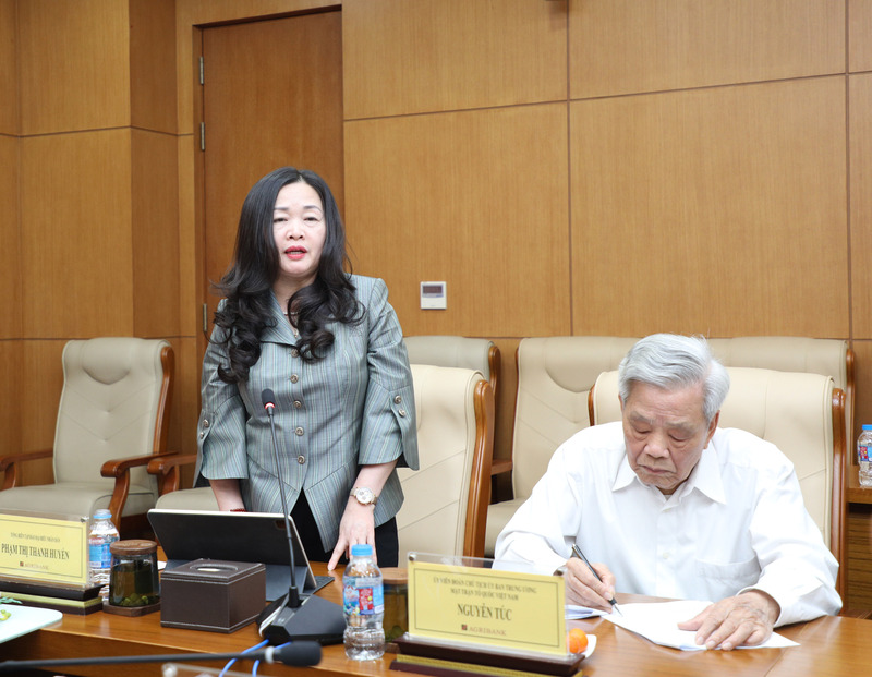 Bí thư Đảng ủy, Tổng biên tập Báo Đại biểu Nhân dân Phạm Thị Thanh Huyền phát biểu tại buổi toạ đàm. Ảnh: H.Y