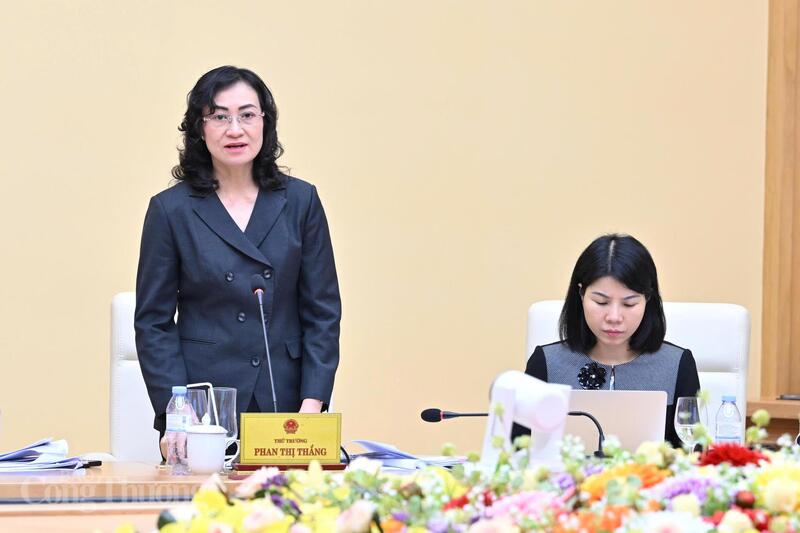Thứ trưởng Bộ Công Thương Phan Thị Thắng phát biểu tại hội nghị. Ảnh: Cấn Dũng