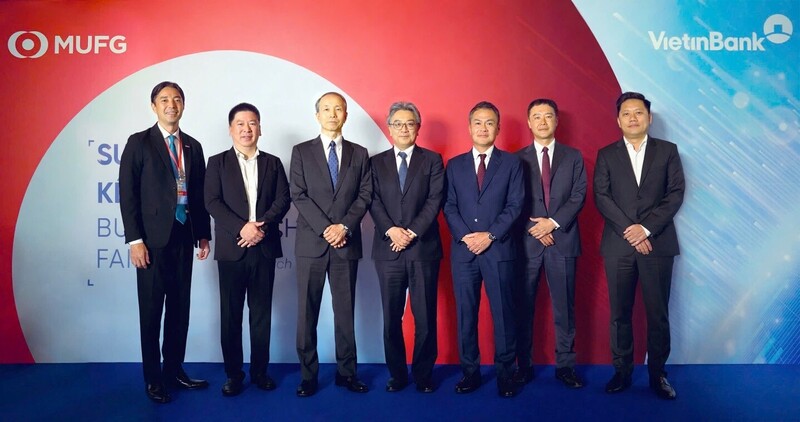 Các lãnh đạo VietinBank và MUFG Bank tham gia sự kiện