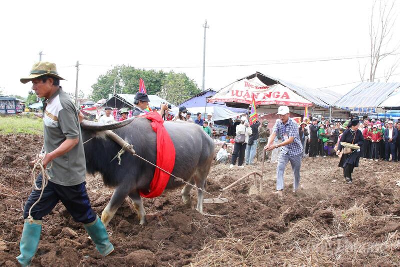Độc đáo lễ hội xuống đồng của người Tày, Nùng ở xã Ea Kly