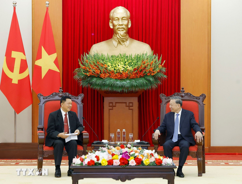 Tổng Bí thư Tô Lâm tiếp đồng chí Thượng tướng Vanthong Kongmany, Bí thư Trung ương Đảng, Bộ trưởng Bộ Công an Lào. Ảnh: Thống Nhất/TTXVN