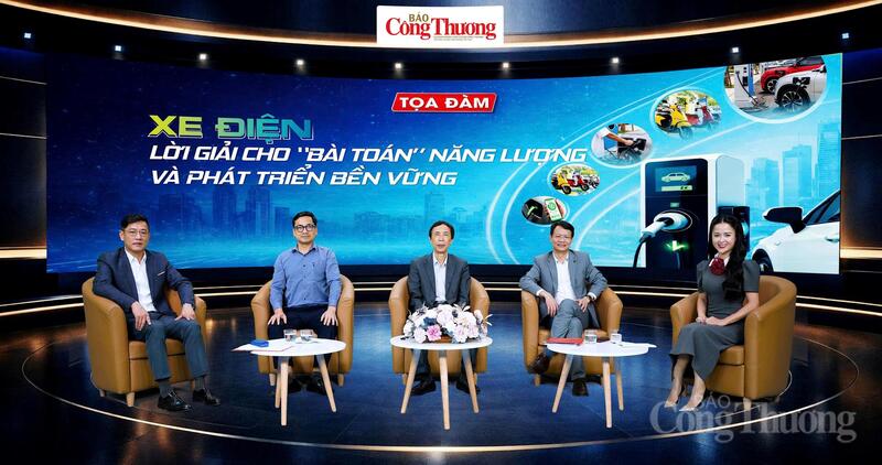 Tọa đàm “Xe điện: Lời giải cho “bài toán” năng lượng và phát triển bền vững” diễn ra tại Báo Công Thương, chiều 20/3. Ảnh: Quốc Chuyển