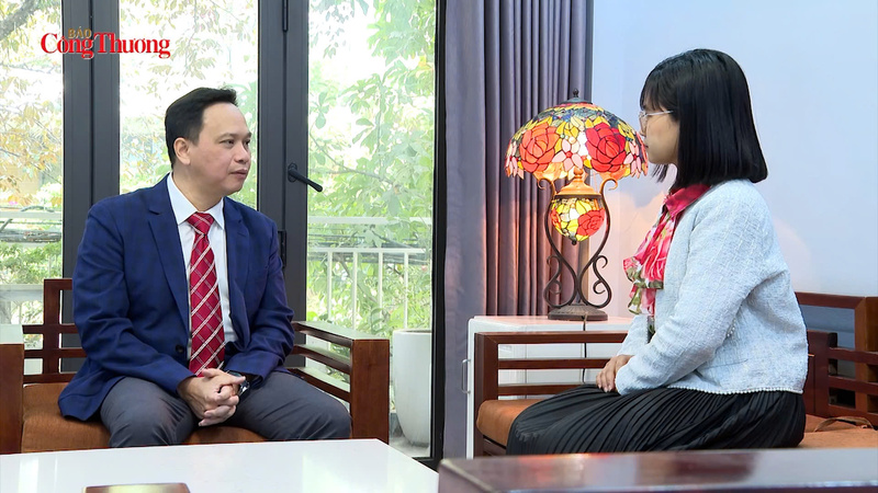 TS. Nguyễn Quốc Việt, Chuyên gia chính sách công (Đại học Kinh tế, Đại học Quốc gia Hà Nội) trả lời phóng viên Báo Công Thương. Ảnh: Quốc Chuyển