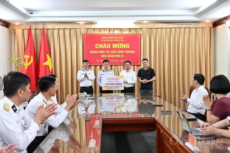 Báo Công Thương đồng hành cùng Chương trình “Hành quân về nguồn” do Lữ đoàn 126 tổ chức tại Quảng Trị. Ảnh: Cấn Dũng