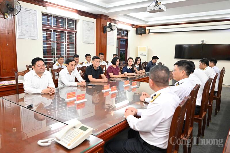 Báo Công Thương tổ chức hoạt động tri ân, giáo dục truyền thống tại Lữ đoàn Đặc công Hải quân 126 - 5