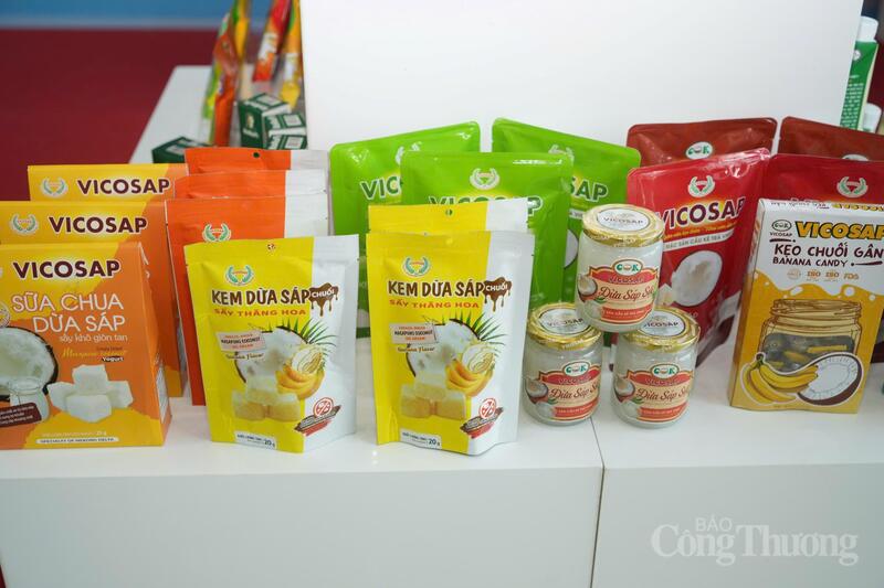 Nhiều sản phẩm thuộc các nhóm ngành chủ lực của tỉnh Vĩnh Long được giới thiệu