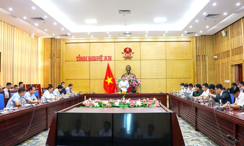 Nghệ An thường xuyên tổ chức các cuộc họp để lắng nghe báo cáo tình hình triển khai dự án. Ảnh: Mai Liễu