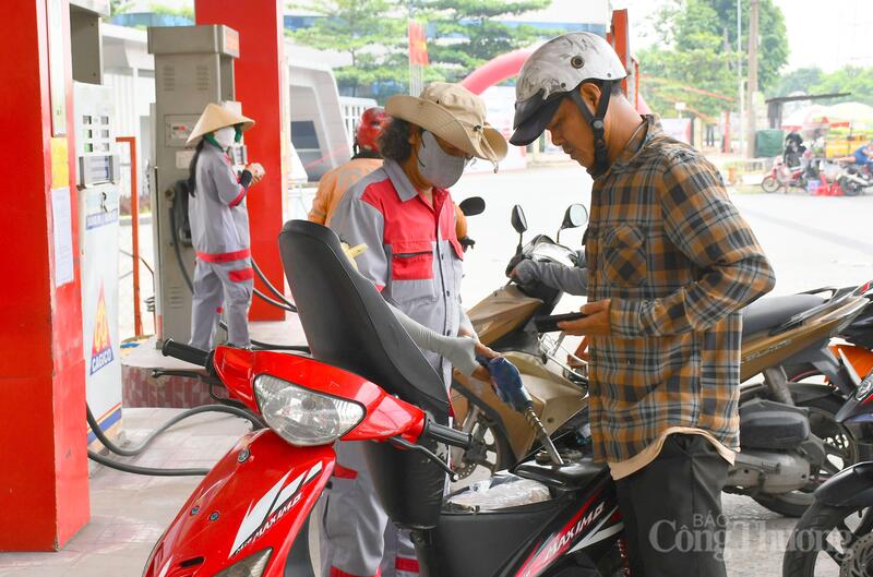Đồng Tháp tăng cường các giải pháp điều hành, kiểm tra, kiểm soát, bảo đảm nguồn cung xăng dầu phục vụ hoạt động sản xuất, kinh doanh và đời sống người dân trên địa bàn. Ảnh minh họa.
