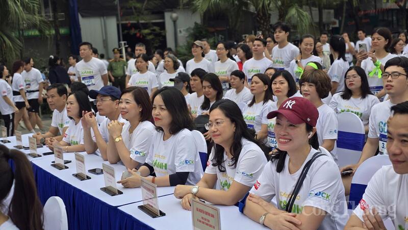 Các đại biểu dự lễ phát động