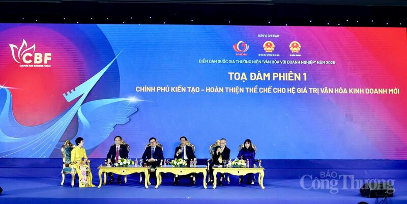 Phiên thảo luận "Chính phủ kiến tạo - Hoàn thiện thể chế cho hệ giá trị văn hóa kinh doanh mới". Ảnh: Phương Hà