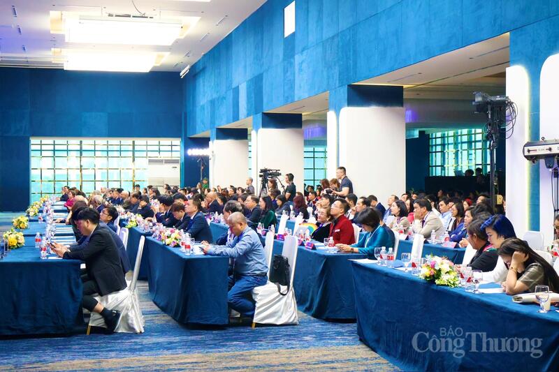 Diễn đàn thu hút đông đảo doanh nghiệp tham gia. Ảnh: Phương Hà