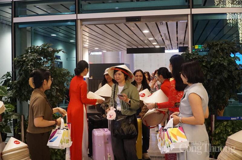 TP. Đà Nẵng đẩy mạnh thu hút khách ở các thị trường cự ly gần như Đông Nam Án, Dông Bắc Á, Hàn Quốc... để giảm áp lực chi phí và mở rộng nguồn khách