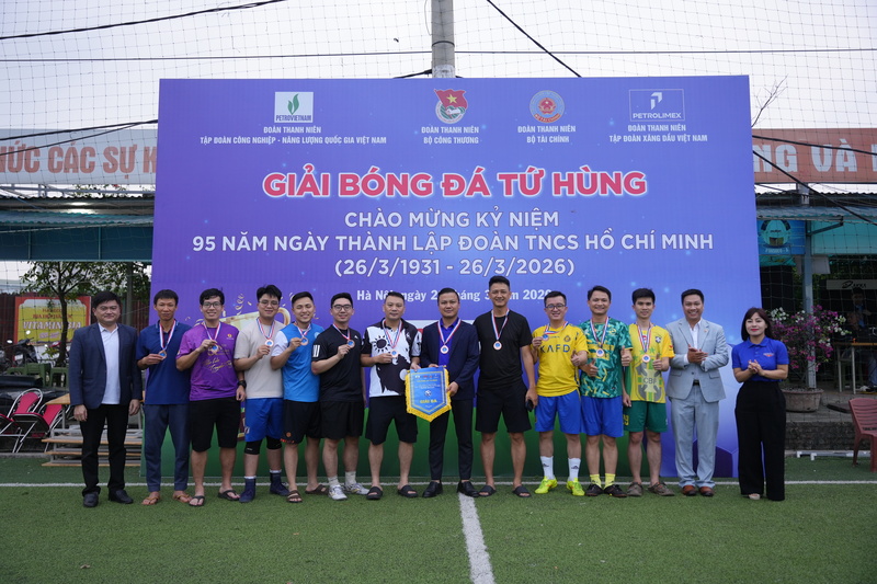 Vị trí thứ ba thuộc về các cầu thủ của đội bóng Bộ Tài chính.