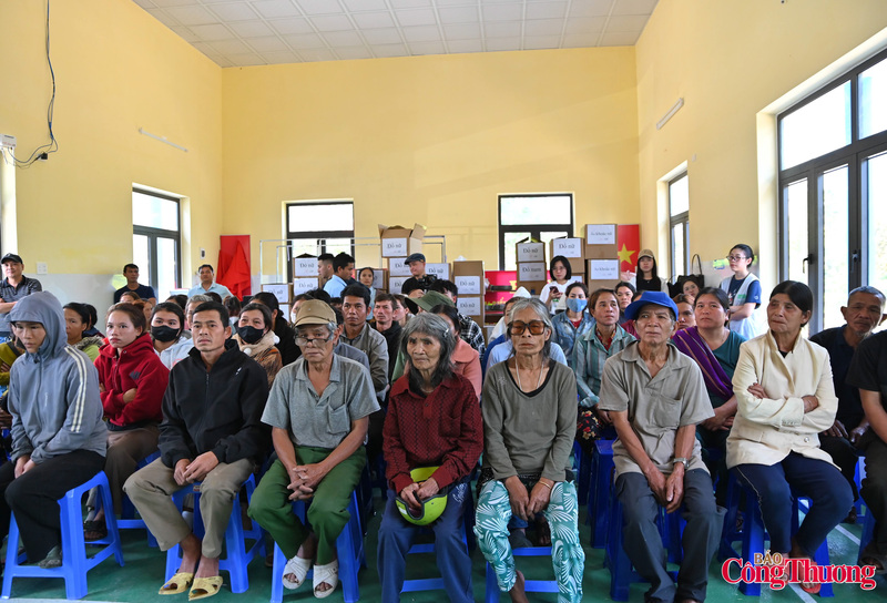 Giữa núi rừng miền Trung, nơi cuộc sống của đồng bào Giẻ Triêng còn nhiều khó khăn, một “phiên chợ” đặc biệt đã diễn ra trong niềm vui, sự háo hức của người dân xã Phước Chánh.