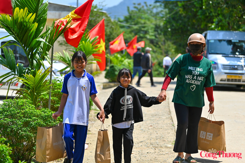 Từ các em nhỏ đến bậc phụ huynh đều có những sản phẩm ưng ý của mình.