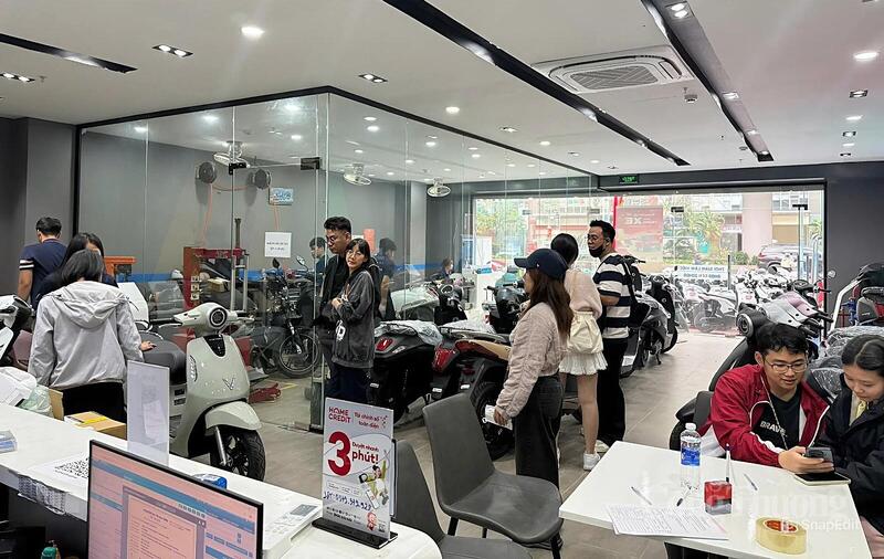 Nhu cầu người dân tìm mua xe điện tăng cao. Ảnh: Cơ sở xe điện Việt Thanh