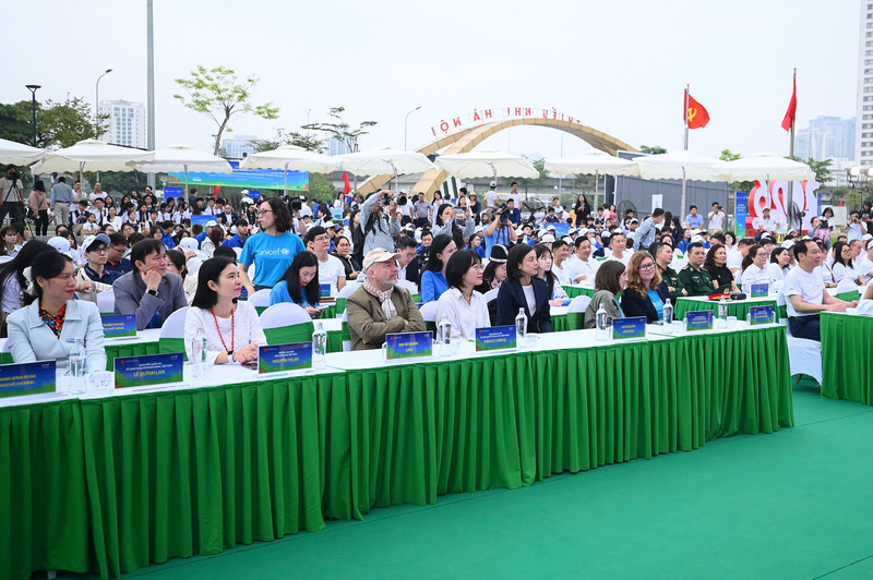 Lễ phát động hưởng ứng Ngày Nước thế giới (22/3), Ngày Khí tượng thế giới (23/3), Chiến dịch Giờ Trái đất năm 2026 và Khởi động chương trình “Trẻ em và Thanh niên hành động vì không khí sạch và tương lai bền vững”. Ảnh: Trung Hiếu