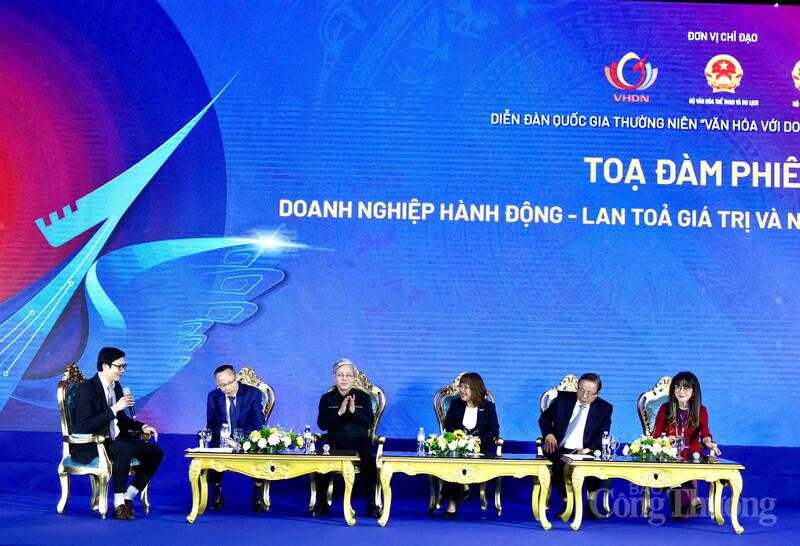 Phiên thảo luận "Doanh nghiệp hành động -  Lan toả giá trị và nâng tầm doanh nghiệp Việt Nam". Ảnh: Phương Hà
