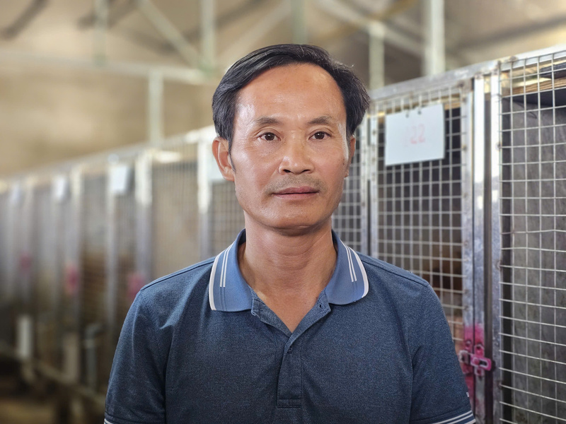 Anh Võ Văn Nguyên chia sẻ về việc nuôi chồn hương. Ảnh: Mai Liễu