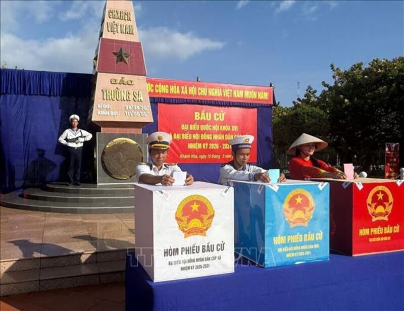 Cử tri đặc khu Trường Sa bỏ phiếu bầu cử đại biểu Quốc hội khóa XVI và đại biểu Hội đồng nhân dân các cấp nhiệm kỳ 2026 - 2031. Nguồn: TTXVN
