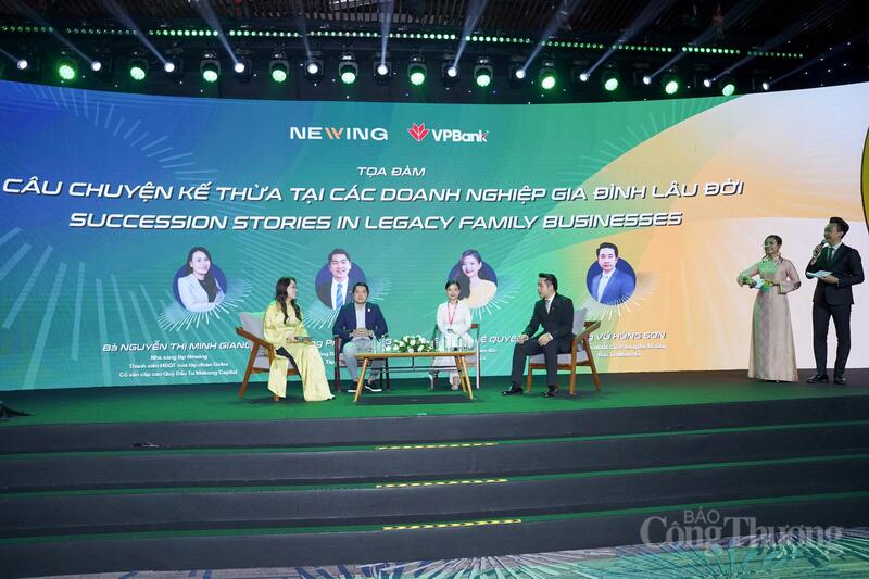 Phiên tọa đàm, các diễn giả đã cùng chia sẻ những trải nghiệm lãnh đạo thực tế trong quá trình kế thừa và tái tạo doanh nghiệp gia đình.