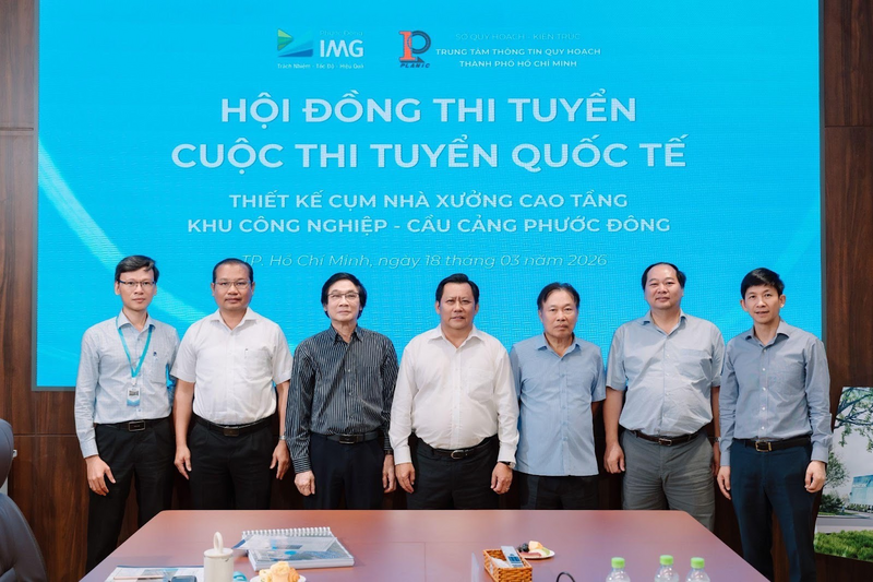 Hội đồng thi tuyển với sự tham gia của các chuyên gia trong và ngoài nước trong lĩnh vực quy hoạch, kiến trúc và phát triển khu công nghiệp