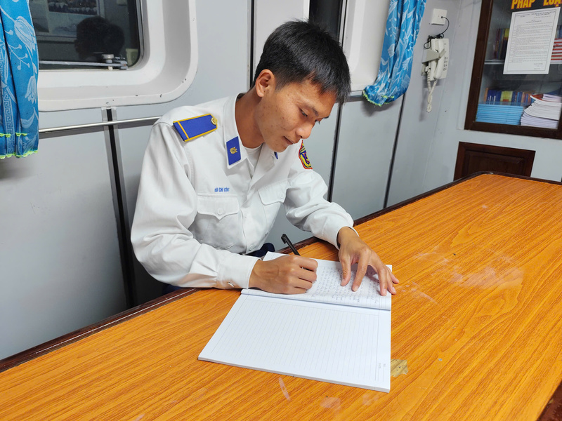 Chiến sĩ trẻ Bùi Chí Công tình nguyện lên đường nhập ngũ đóng góp sức trẻ cho đất nước. Ảnh: Bình An