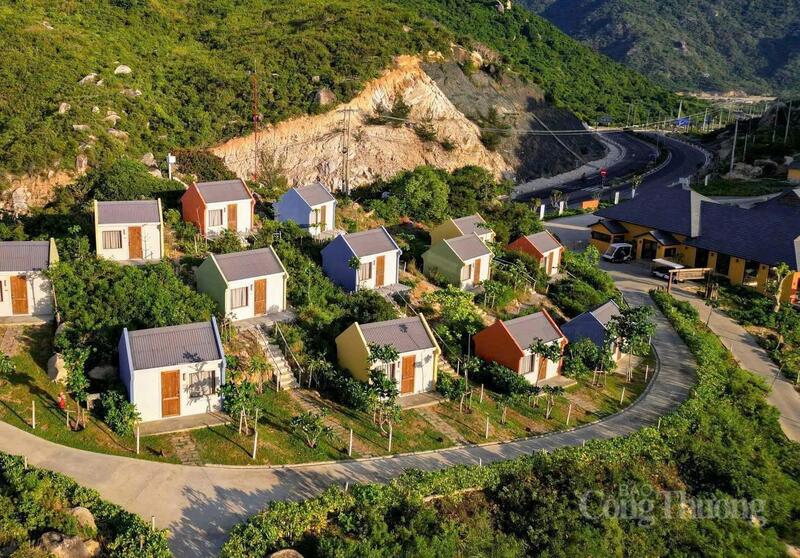 Du khách nên đặt phòng qua website chính thức hoặc các nền tảng uy tín và không chuyển tiền khi chưa kiểm chứng rõ ràng.