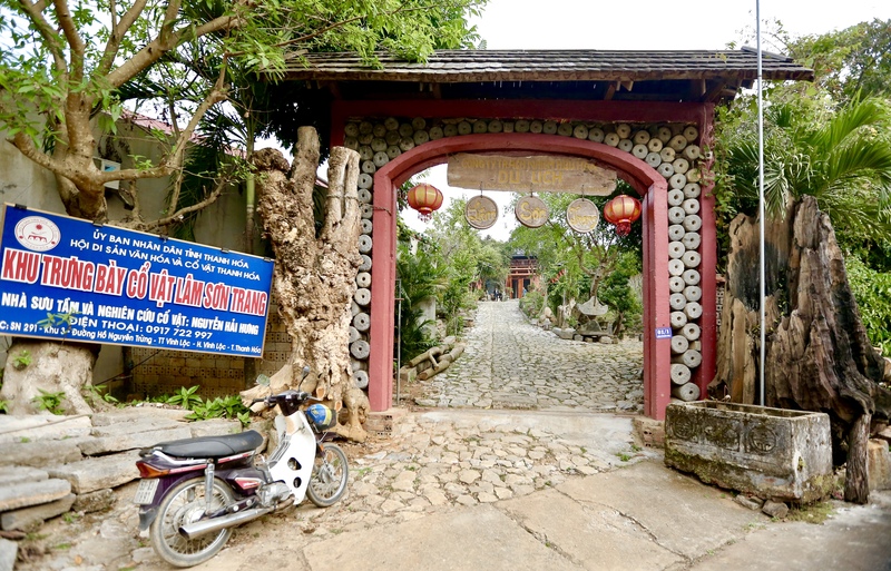 Lâm Sơn Trang của gia đình ông Nguyễn Hải Hưng đã và đang đóng góp tích cực vào công tác bảo tồn, quảng bá các giá trị văn hóa, di sản của xã Vĩnh Lộc nói riêng và tỉnh Thanh Hóa nói chung. Nơi đây từng bước trở thành địa chỉ tham quan, nghiên cứu văn hóa có ý nghĩa, góp phần nâng cao đời sống văn hóa tinh thần, giáo dục truyền thống yêu nước và ý thức gìn giữ bản sắc văn hóa dân tộc cho các thế hệ hôm nay và mai sau. Ảnh: Ngô Nhung