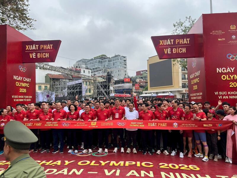 Hơn 17.000 người tham gia Ngày chạy Olympic: "Vì sức khỏe toàn dân - Vì an ninh Tổ quốc" năm 2026. Ảnh: Viết Thành