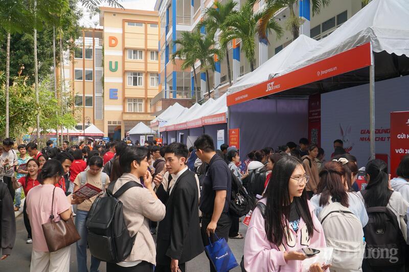 Tăng kết nối sinh viên ngành logistics với doanh nghiệp để tăng năng lực thích ứng của nguồn nhân lực logistics tương lai.