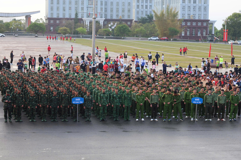 Đông đảo lực lượng vũ trang tỉnh Lai Châu hưởng ứng Ngày chạy Olympic 2026. Ảnh: Trương Dũng