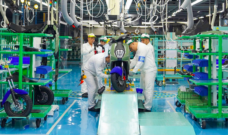 Chuyển đổi sang xe điện góp sức tiết kiệm năng lượng, giảm thiểu biến động tăng giá nguyên liệu, nhiên liệu. Ảnh minh hoạ